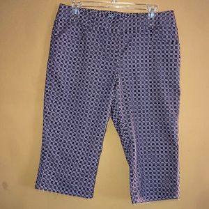 LIJA GOLF CAPRIS. Geometric Design Red & Blue. Size 8.